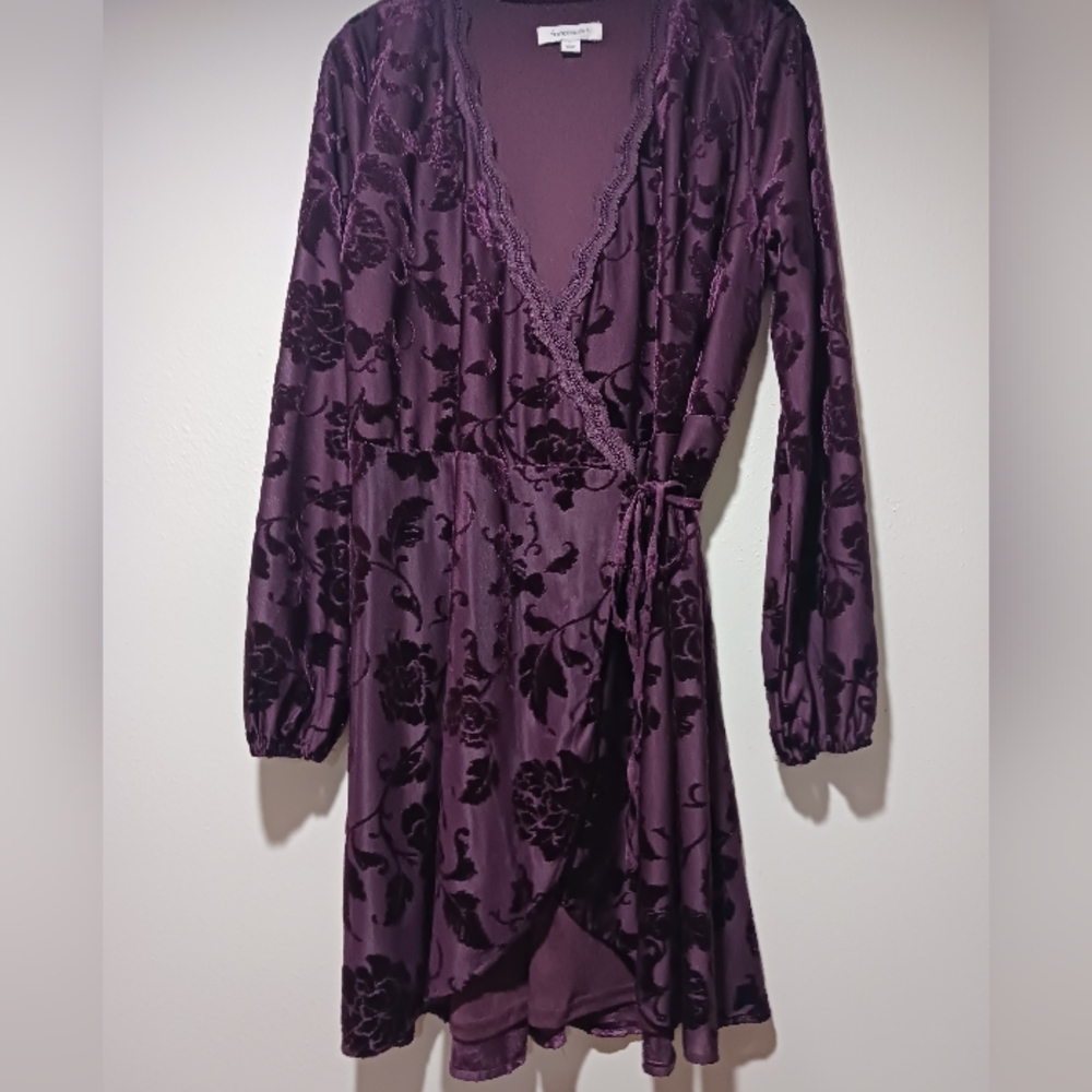 Final Pruce $5 /Francesca's "Burnout "V" Neck Wrap Dress" Sz. L Purple Wine.